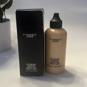 BNIB MAC FACE AND BODY FOUNDATION
